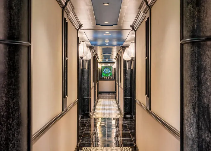 Aurora Cruise 5*