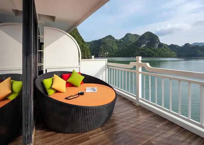 Aurora Cruise Botel 5*